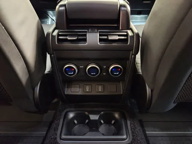 New 2026 Santorini Black Metallic Land Rover S image 31