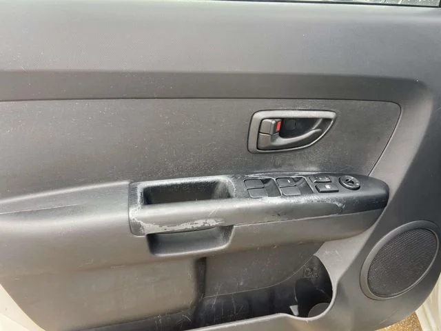 Used 2010 White Kia Plus image 11