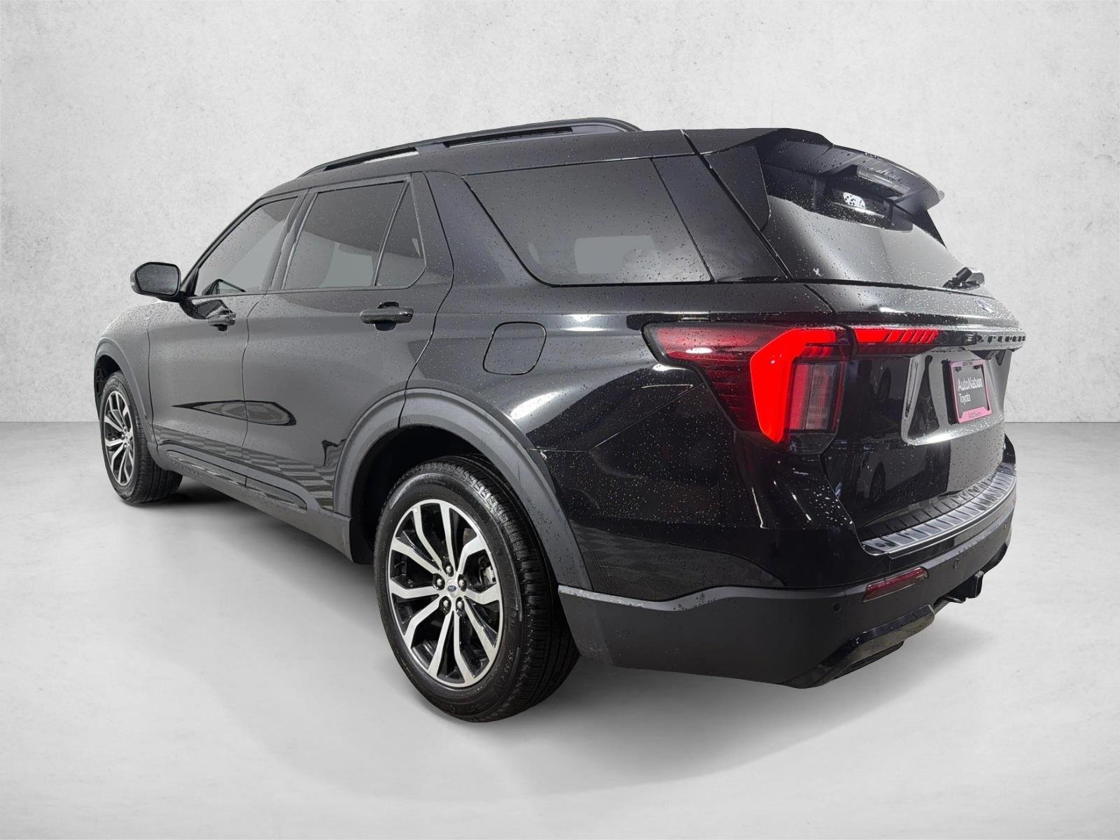 Used 2025 Agate Black Metallic Ford ST-Line image 6
