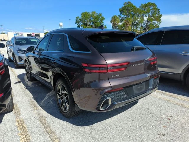 Used 2022 Red Genesis 2.5T image 3