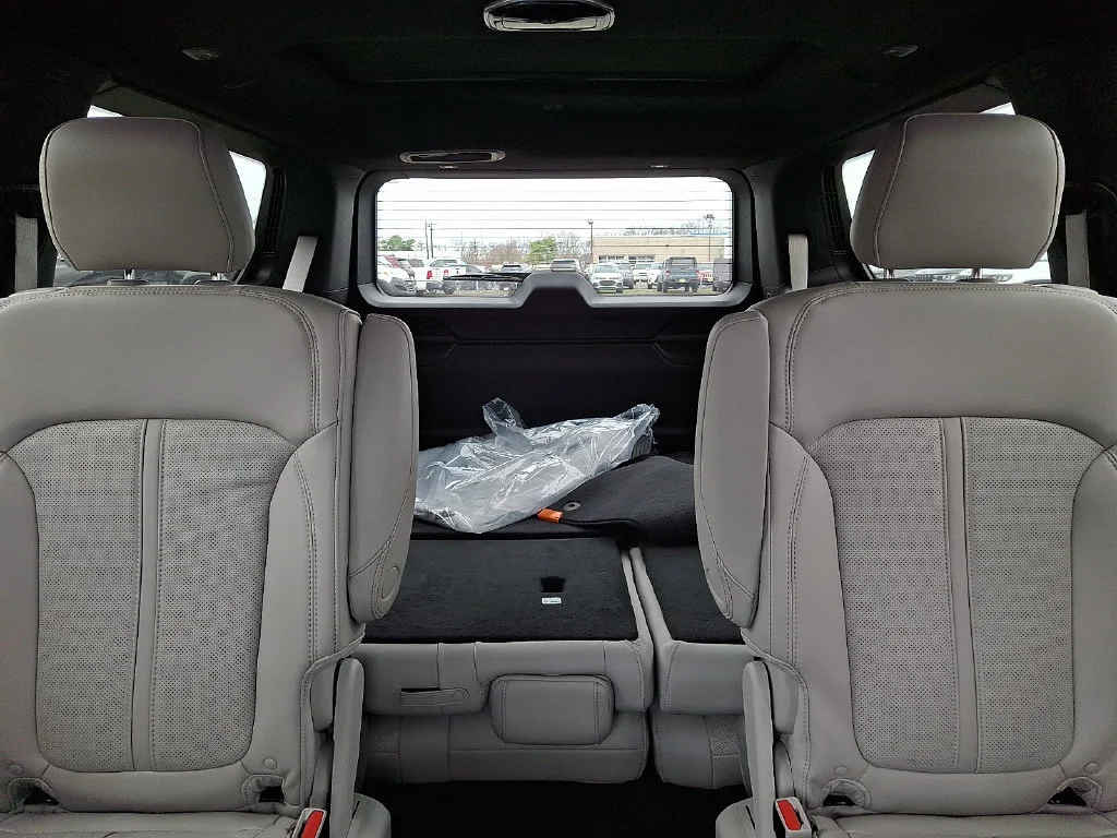 New 2026 High Gloss Black Exterior Paint Jeep Limited Altitude image 14