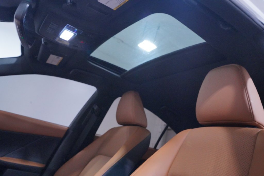 Used 2022 White Pearl Lexus 300 image 9
