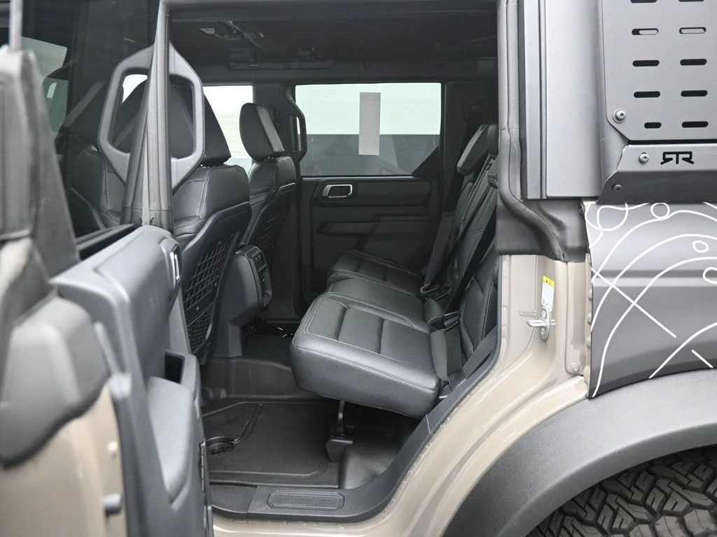 New 2025 Marsh Gray Ford Badlands image 17