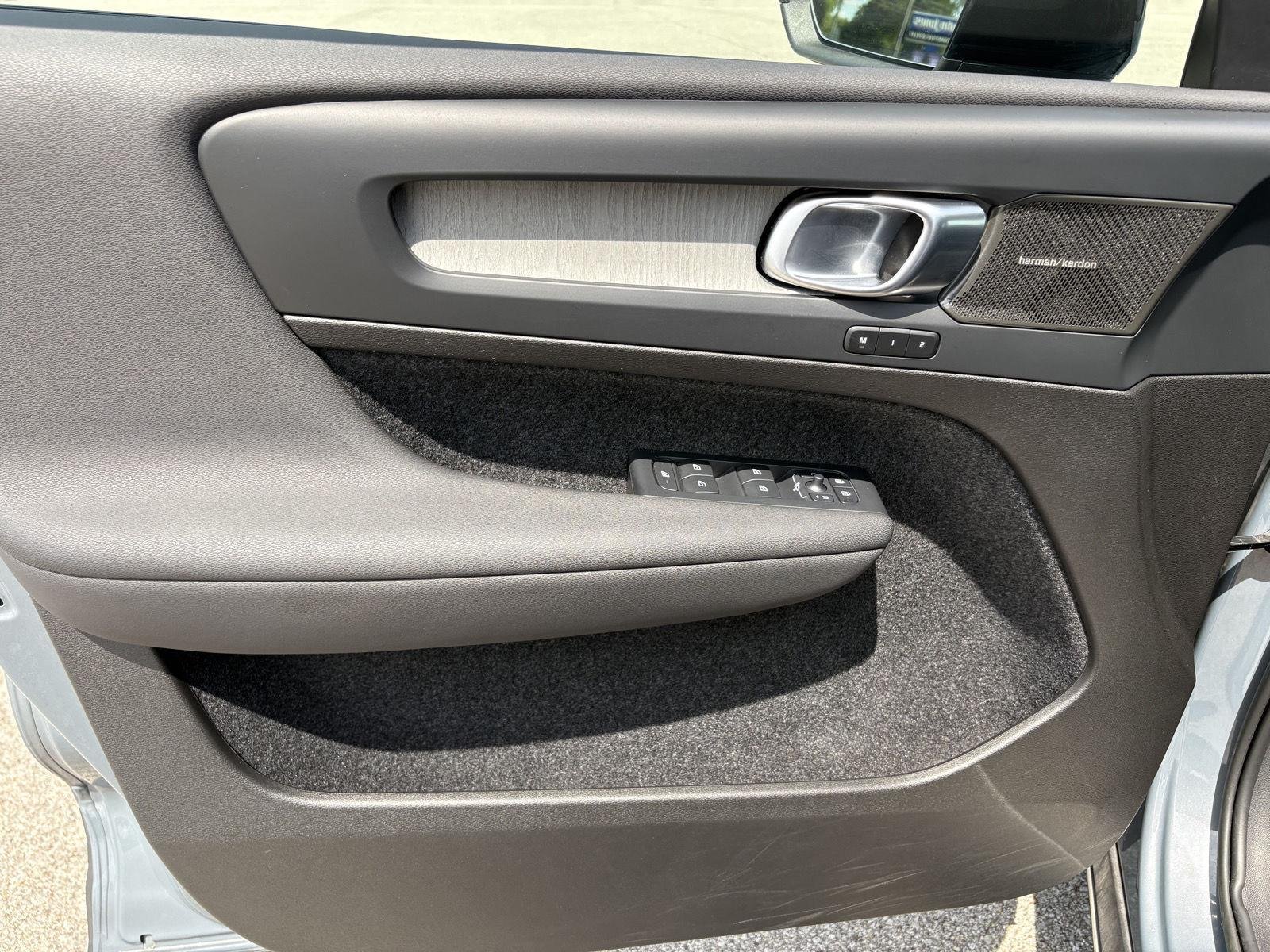 Used 2023 Thunder Grey Metallic Volvo Plus Dark Theme image 29
