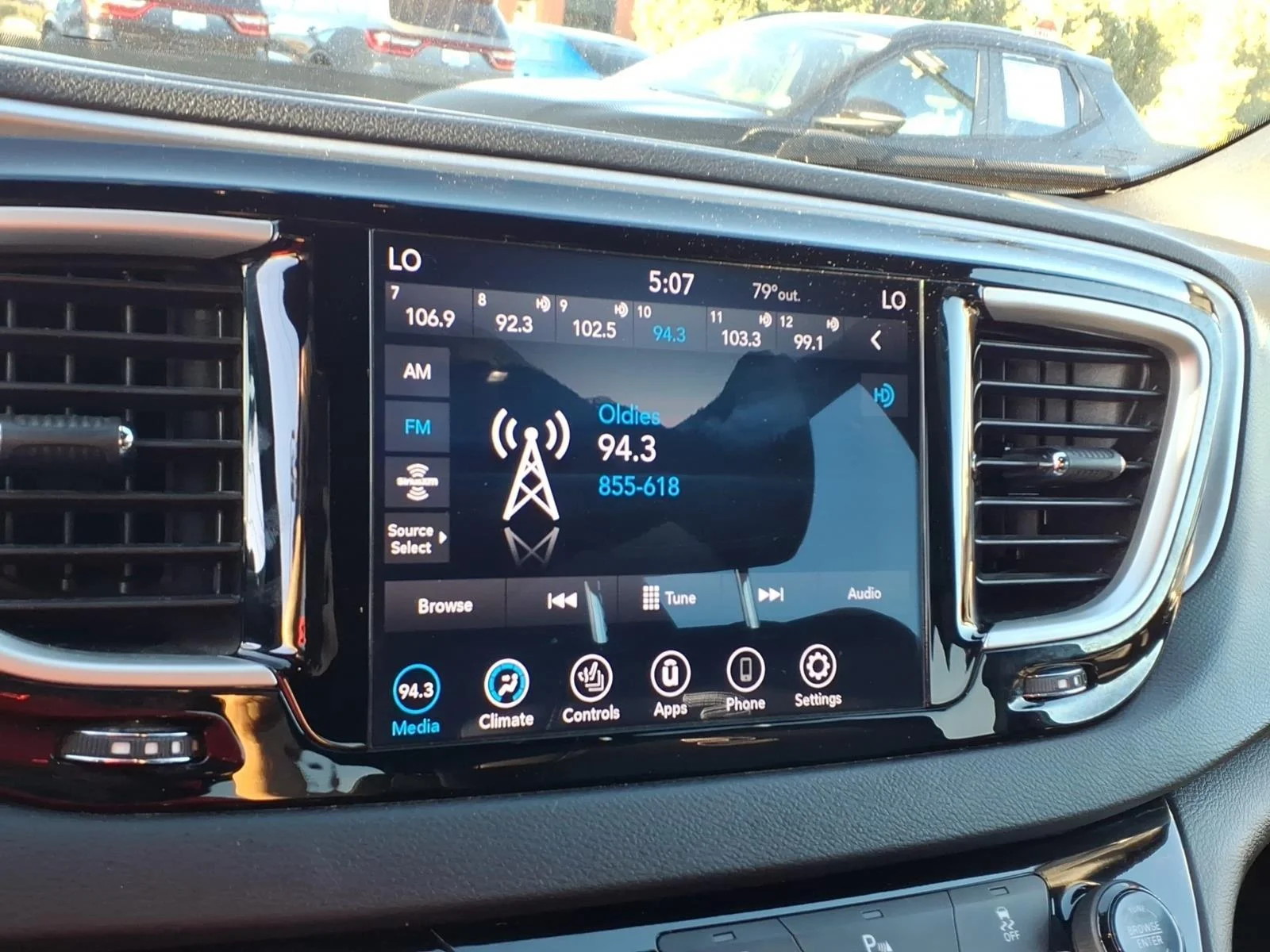 Used 2020 Granite Crystal Metallic Clearcoat Chrysler Launch Edition image 11