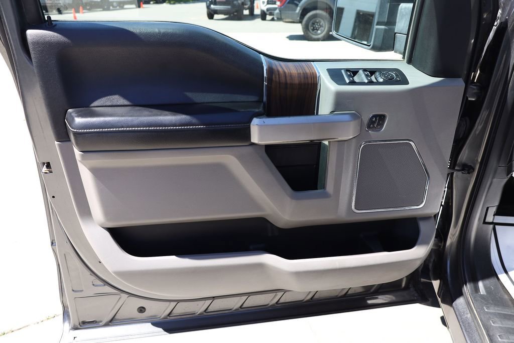 Used 2015 Magnetic Metallic Ford Lariat image 10