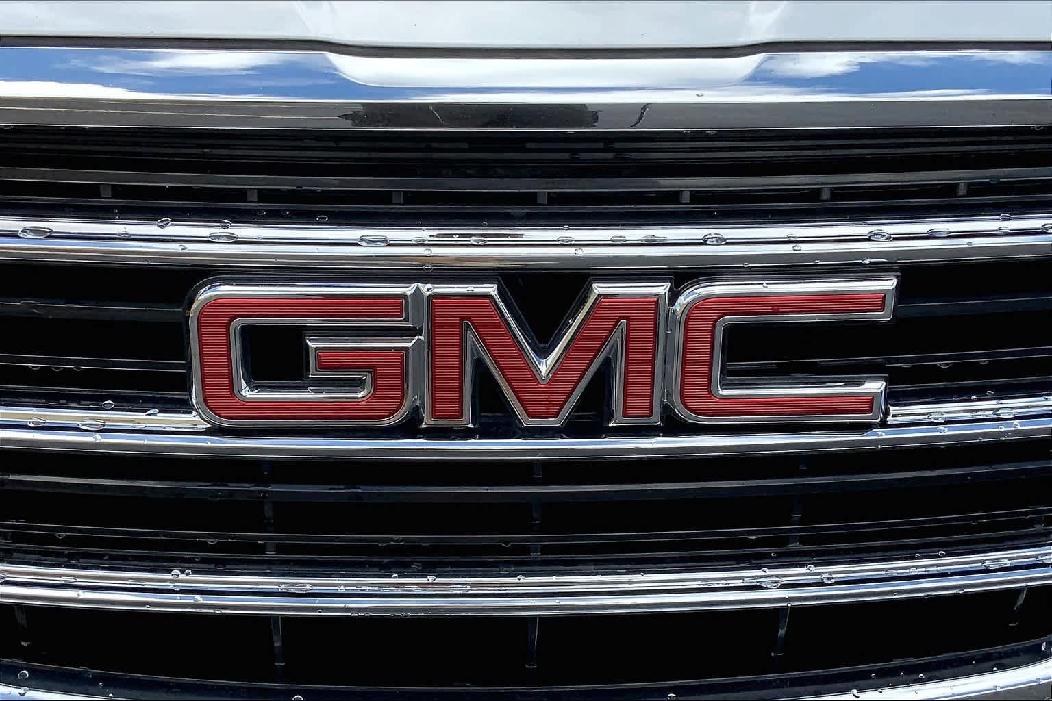 Used 2018 Quicksilver Metallic GMC SLT image 29