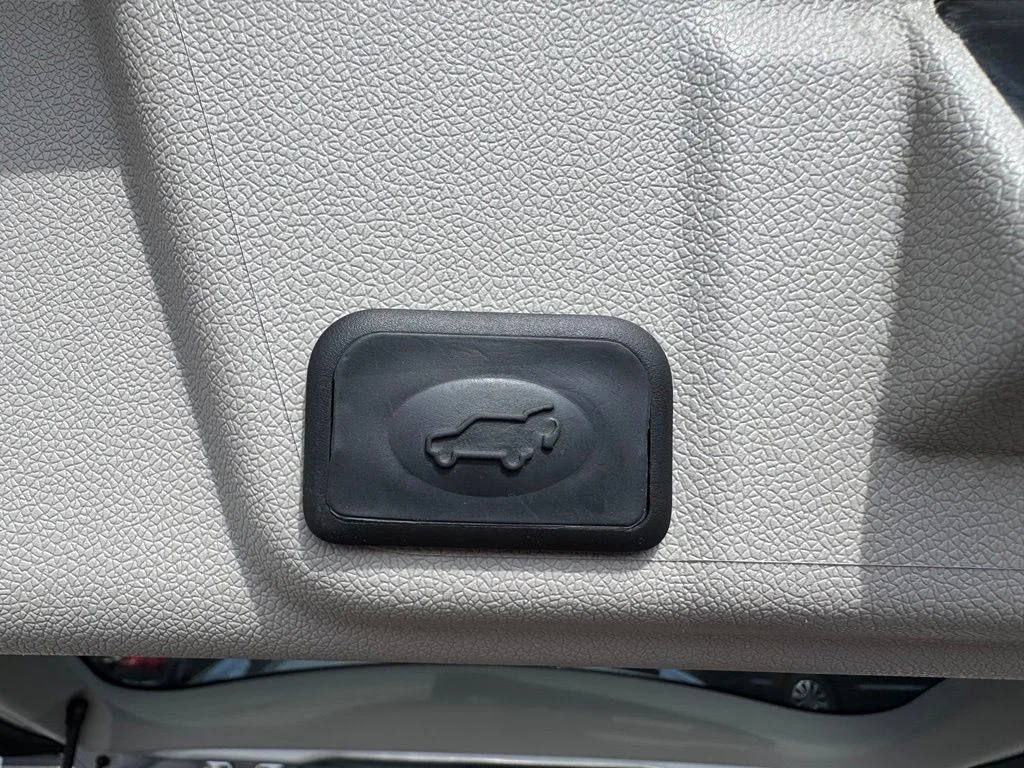 Used 2014 Silver Buick Convenience Group image 16