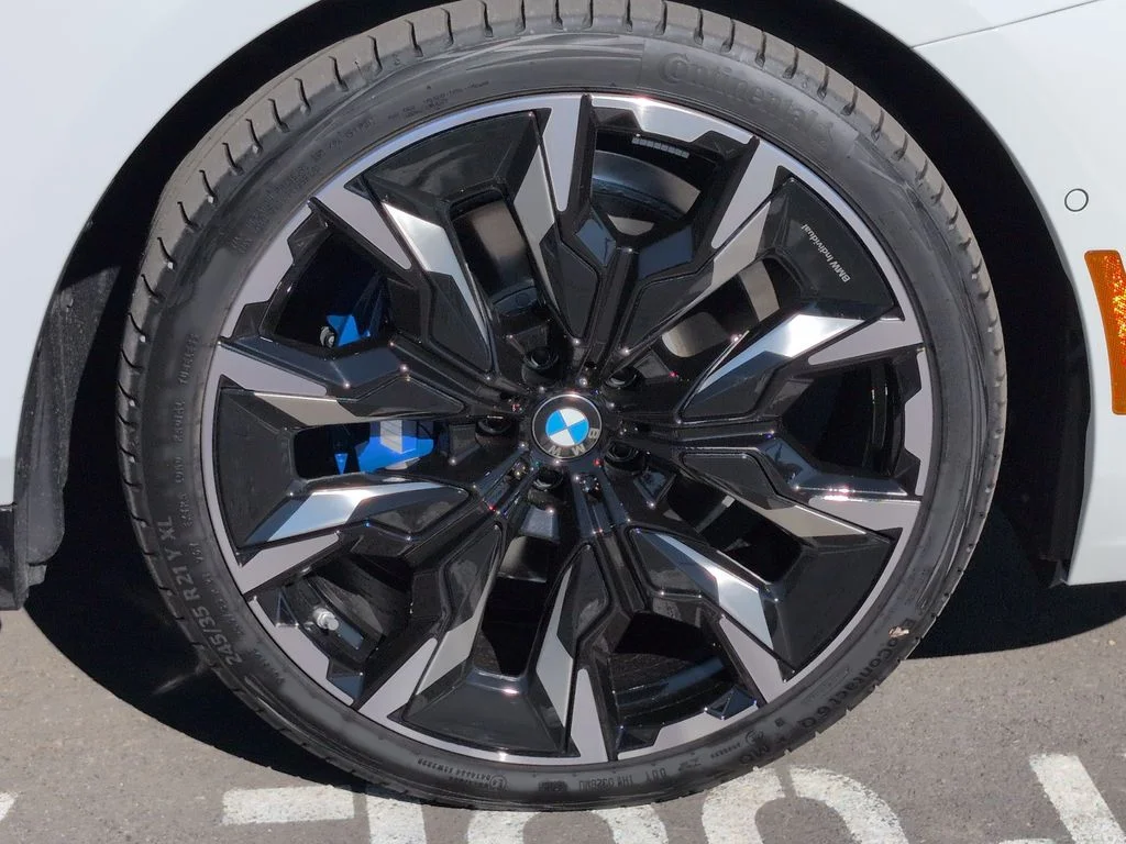 New 2026 White BMW 530i image 18