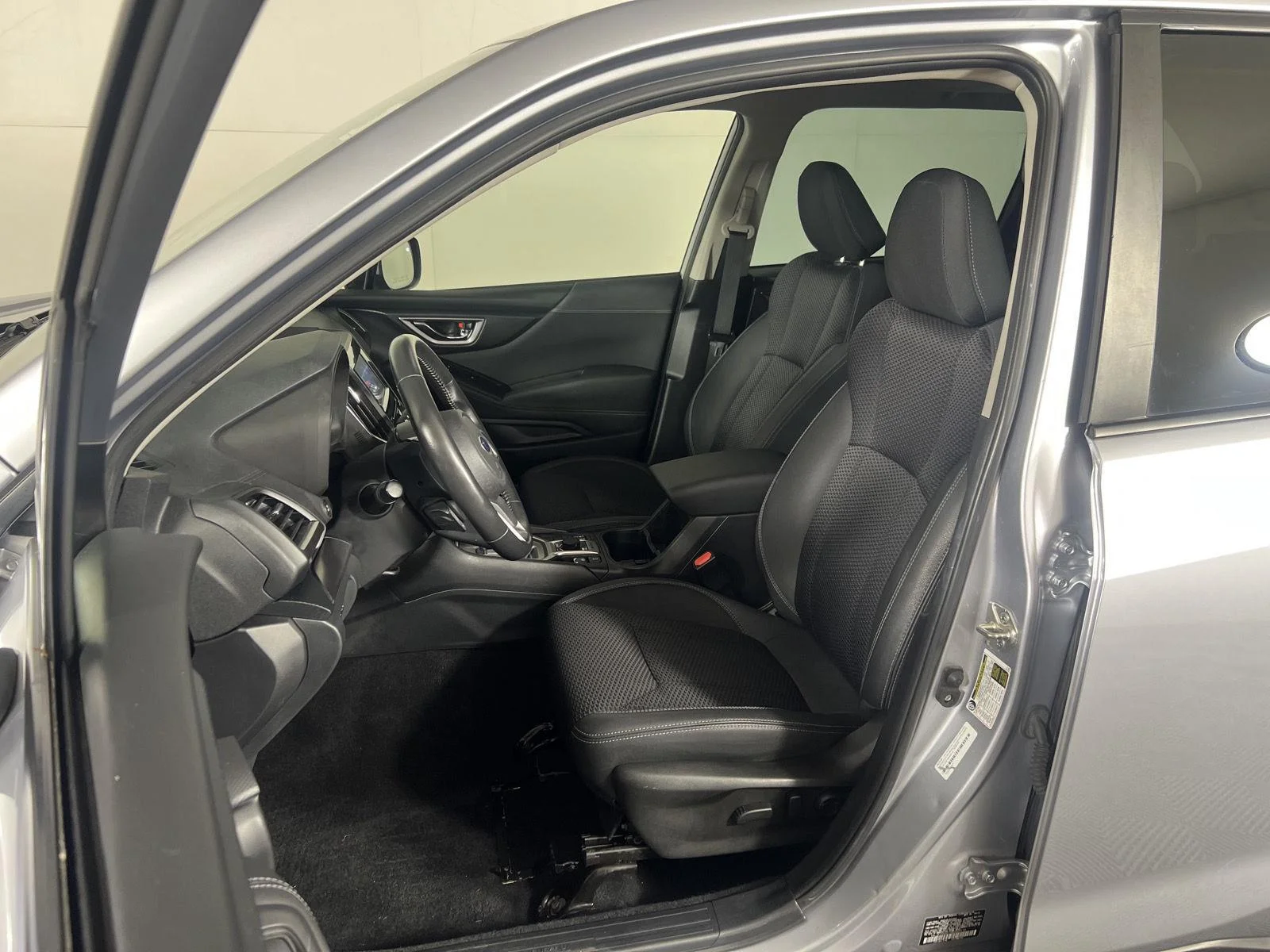 Used 2022 Ice Silver Metallic Subaru Premium image 13