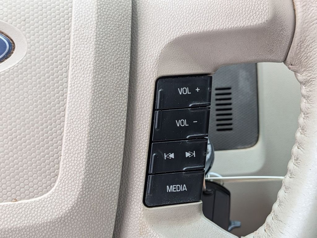Used 2012 White Ford XLT image 23