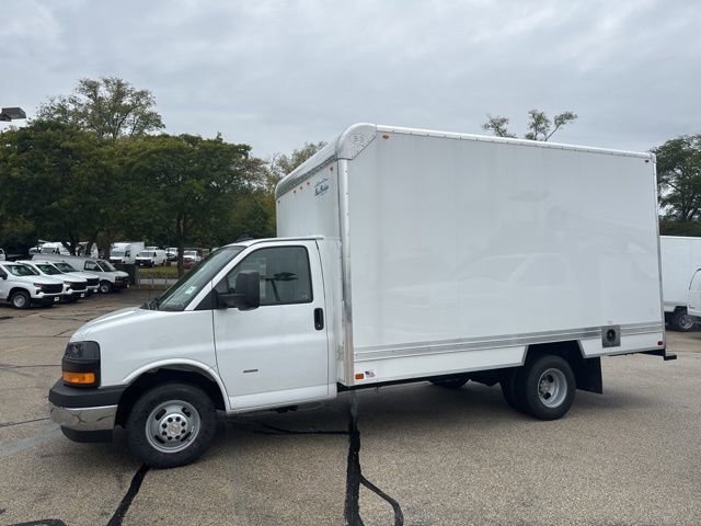New 2025 Summit White Chevrolet 1WT image 3