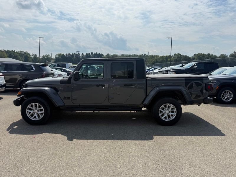 Used 2023 Gray Jeep Sport S image 16
