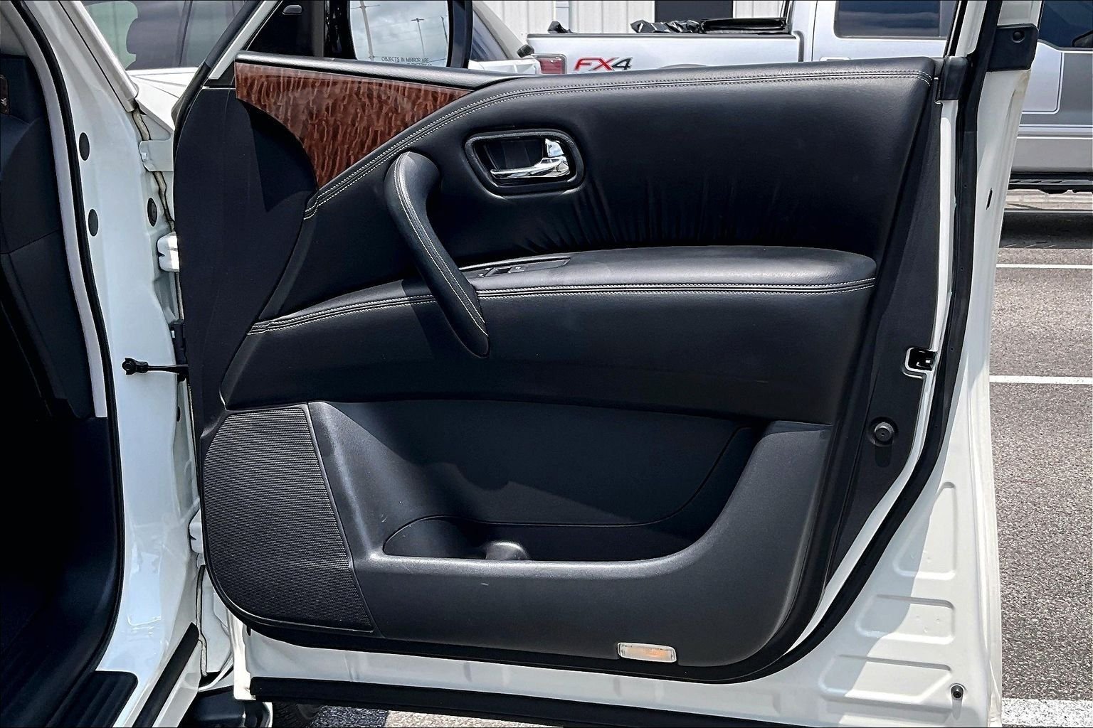 Used 2019 Pearl White Nissan Platinum image 30
