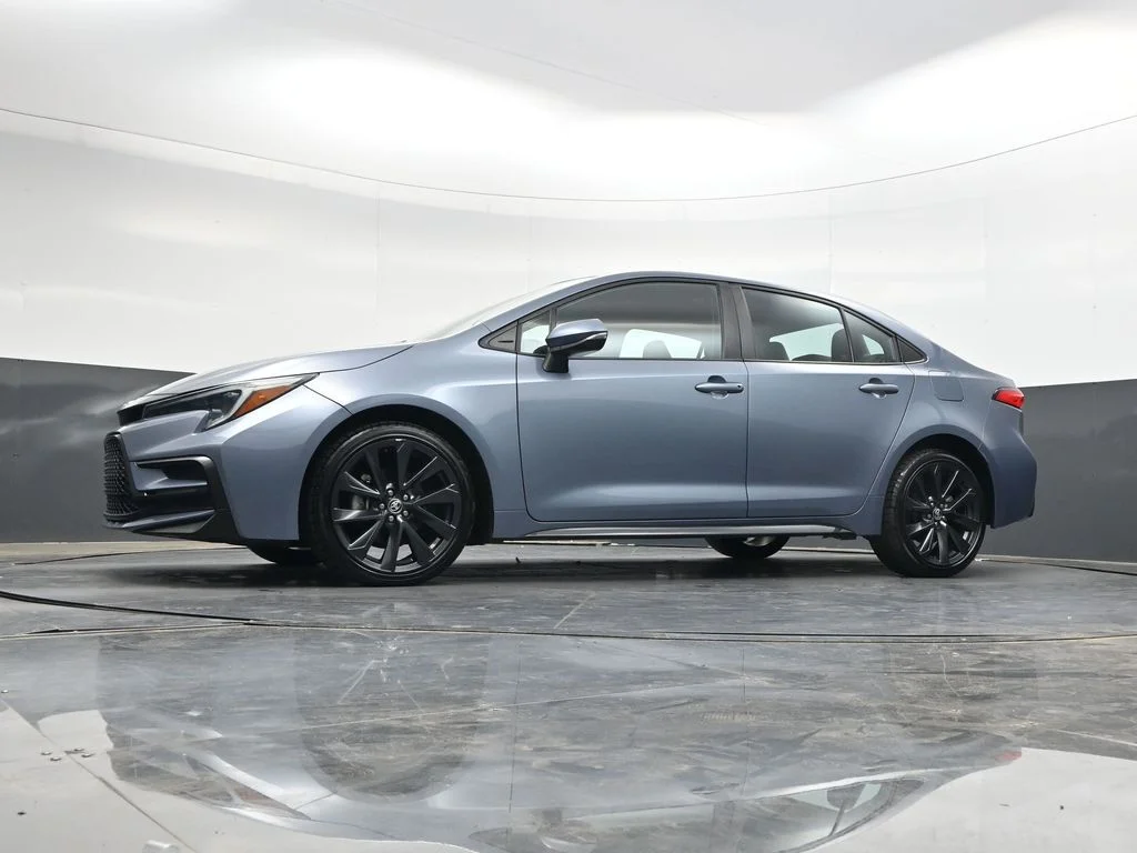 Used 2023  Toyota SE image 29