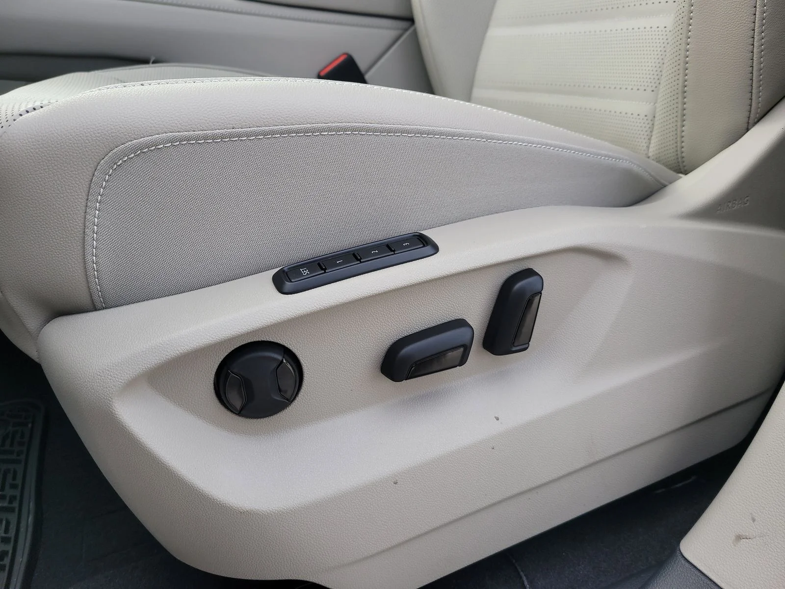 New 2026 Opal White Pearl Volkswagen 2.0T SEL image 19
