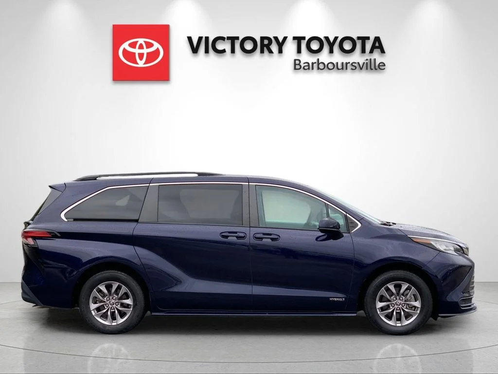 Used 2021  Toyota LE image 6