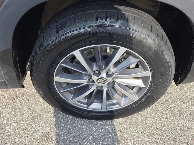 Used 2019 Gray Toyota XLE image 16