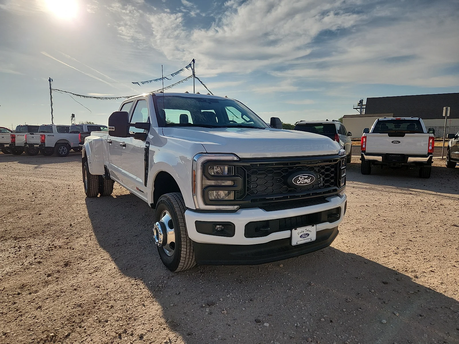 New 2027 Oxford White Ford XL image 1