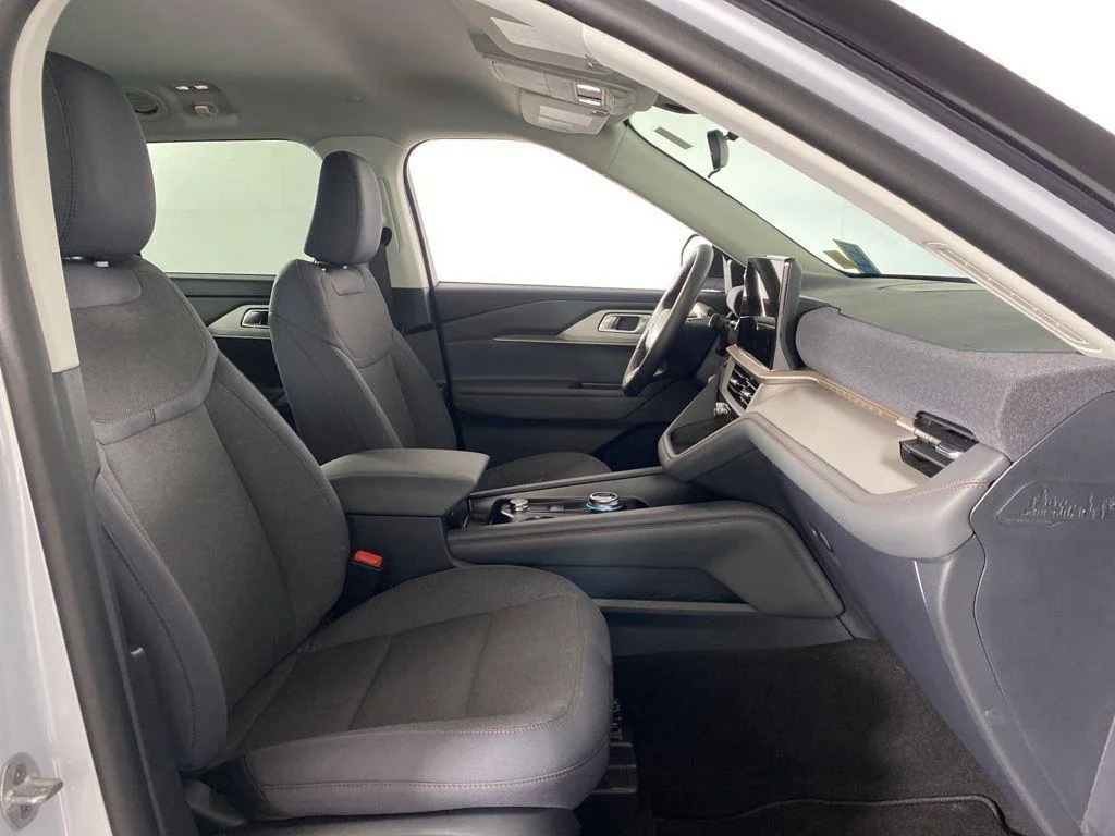 Used 2026 Star White Metallic Tri-Coat Ford Active image 29