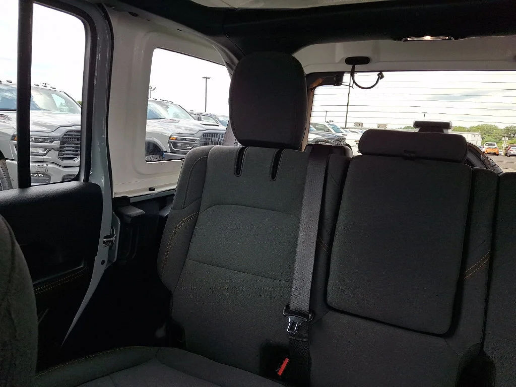 Used 2024 Earl Clearcoat Jeep Sahara image 19