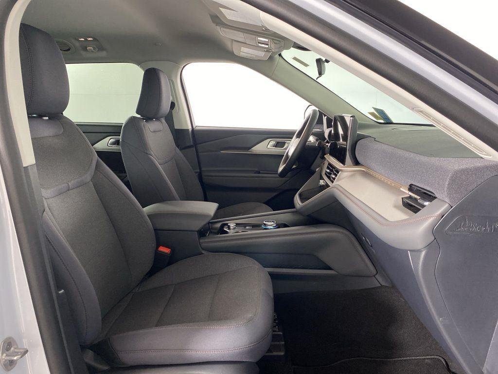 Used 2026 Star White Metallic Tri-Coat Ford Active image 29