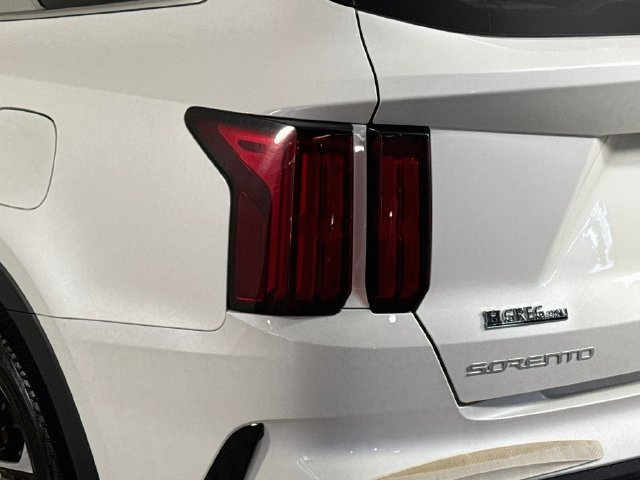 Used 2023 Snow White Pearl Kia SX Prestige image 32