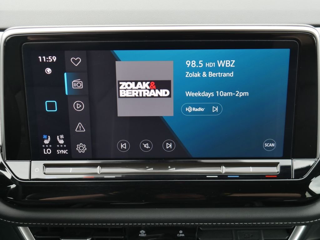 Used 2024 Black Volkswagen 2.0T SE w/Technology image 18