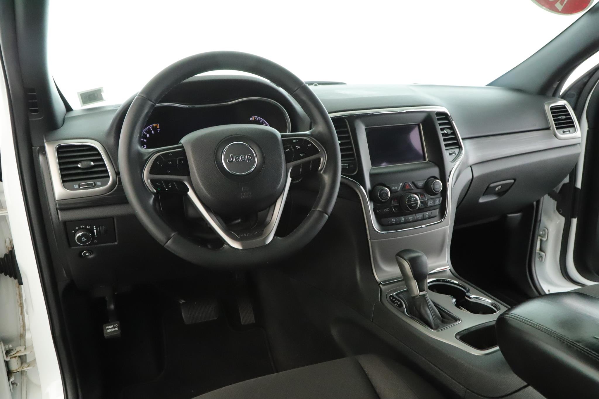Used 2019 Jeep Grand Cherokee Laredo E with VIN 1C4RJFAG9KC825877 for sale in Amityville, NY