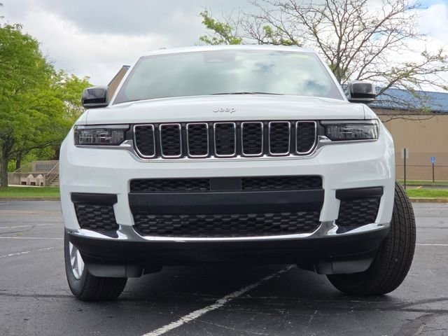 New 2026 Bright White Clear-Coat Exterior Paint Jeep Laredo image 3