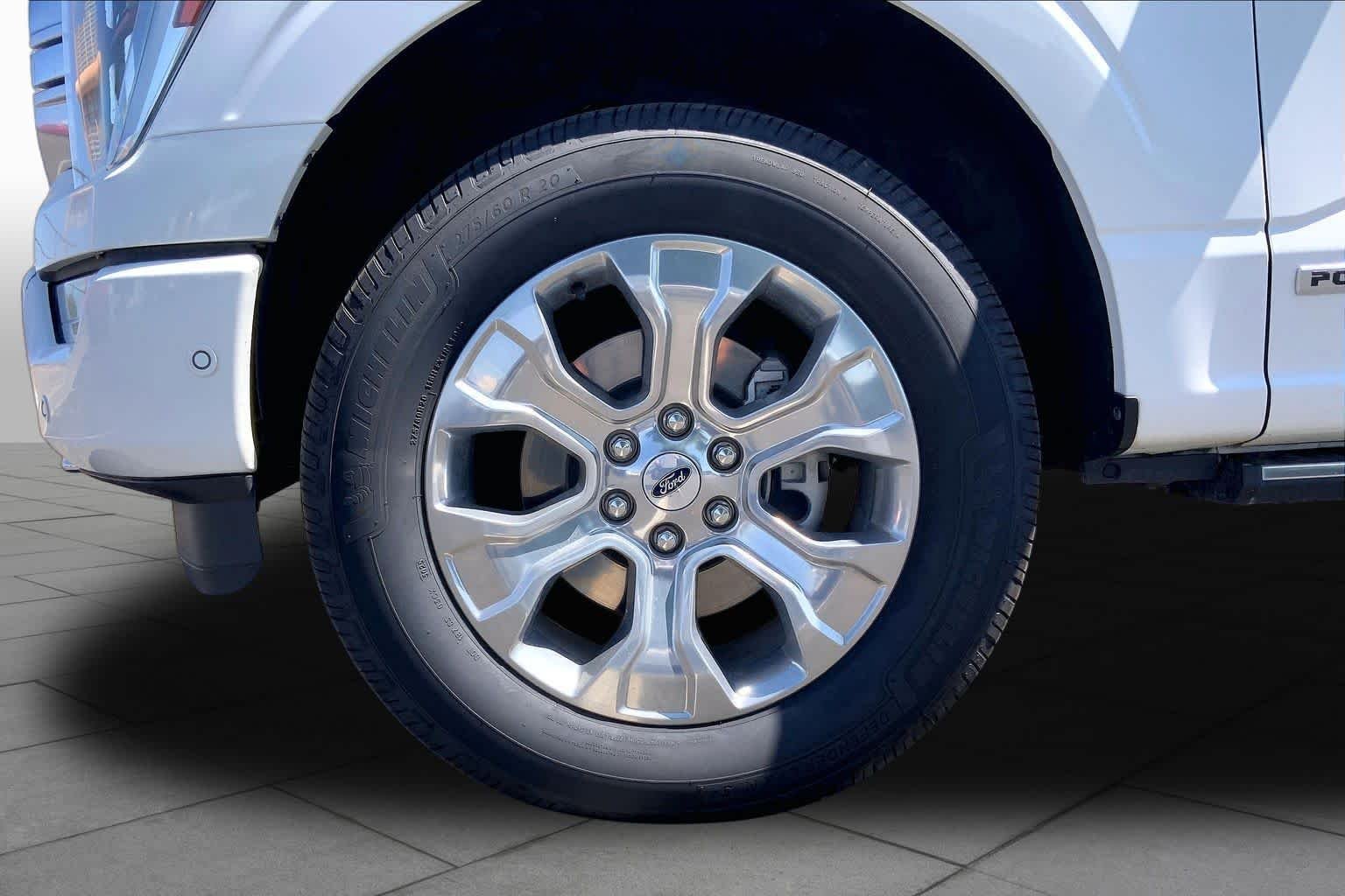 Used 2022 Star White Metallic Tri-Coat Ford Platinum image 11