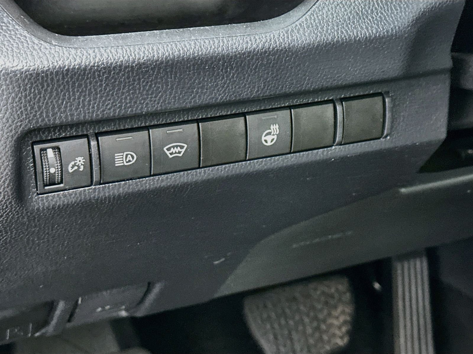Used 2023 Ice Toyota XLE image 11