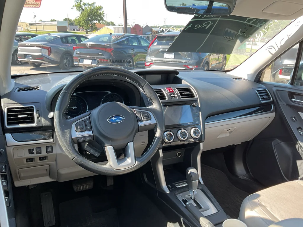 Used 2018 Ice Silver Metallic Subaru Limited image 17