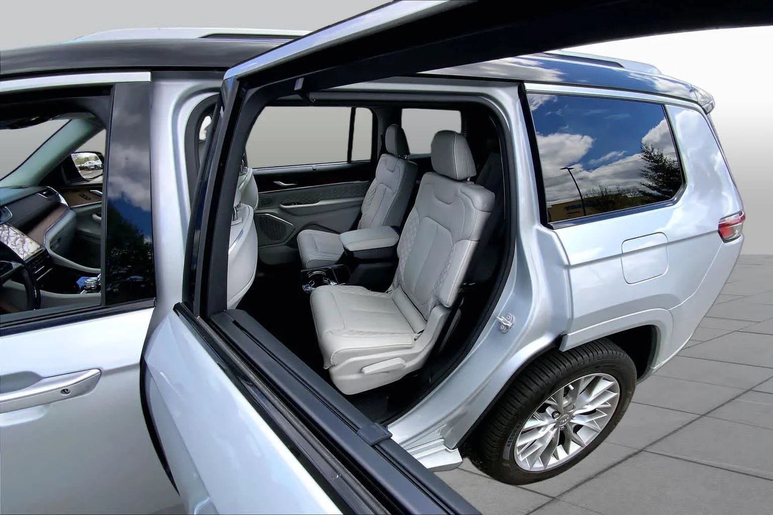 Certified Used 2023 Silver Zynith Jeep Summit image 32