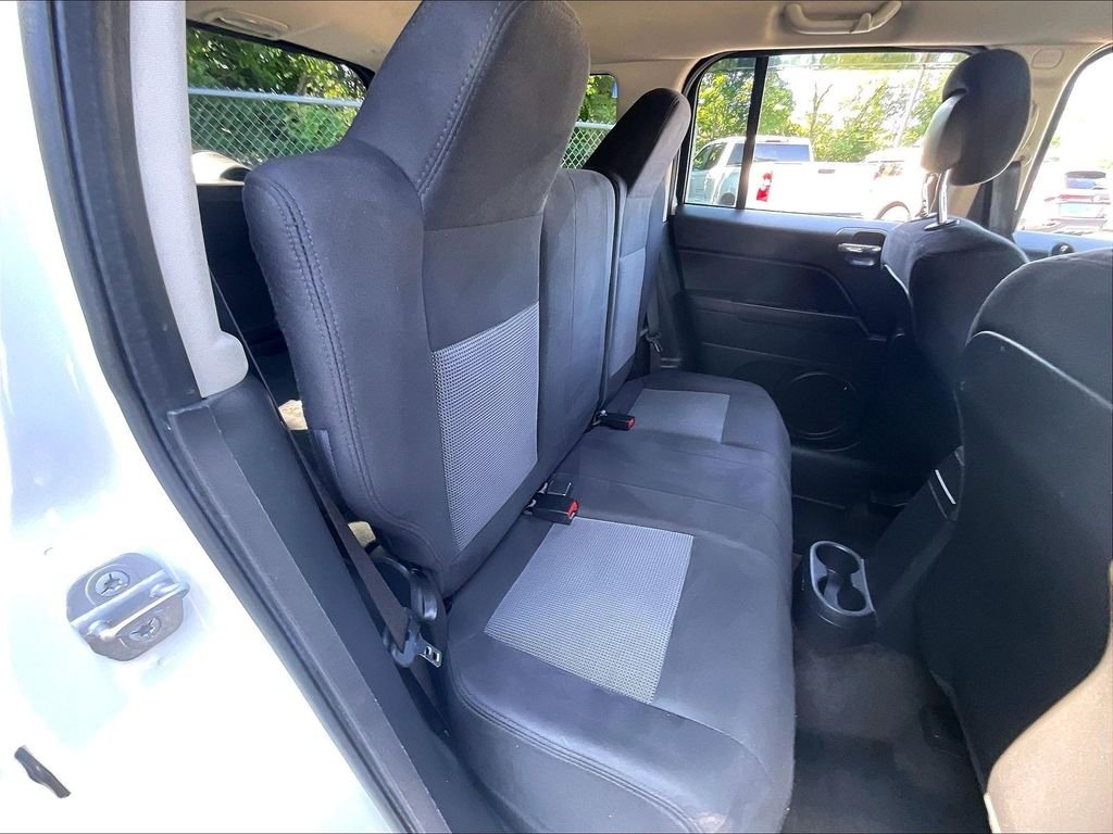Used 2014 White Jeep Latitude image 16