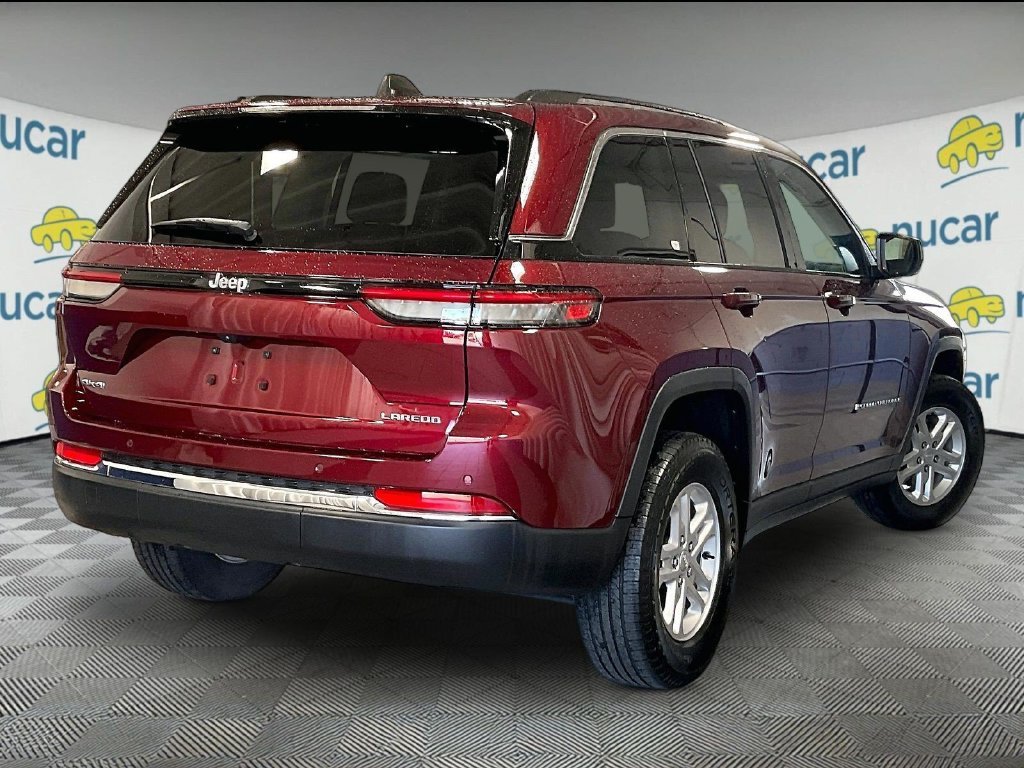 Used 2023 Red Jeep Laredo image 6