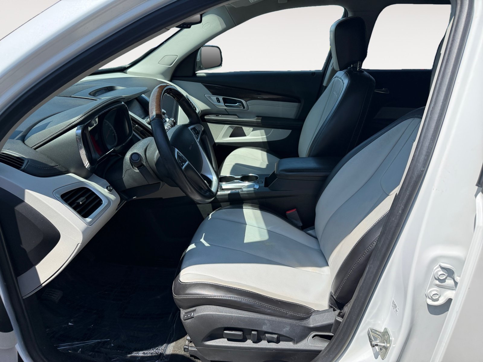 Used 2016 White Frost GMC Denali image 10