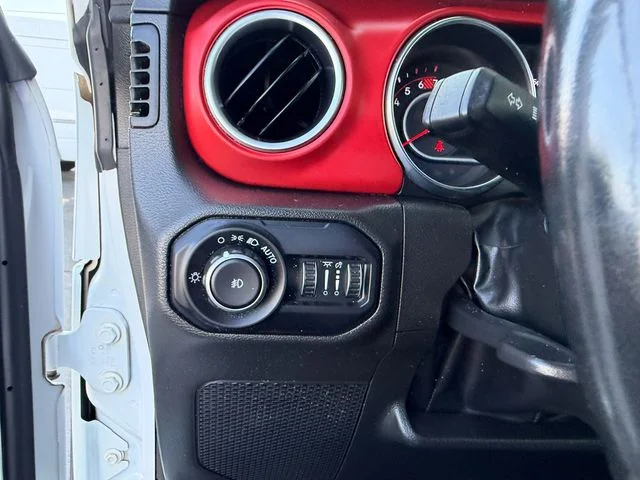 Used 2022 White Jeep Unlimited Rubicon image 21