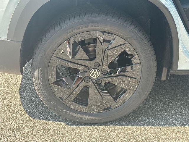 New 2026 Gray Volkswagen 1.5T SE Black image 17