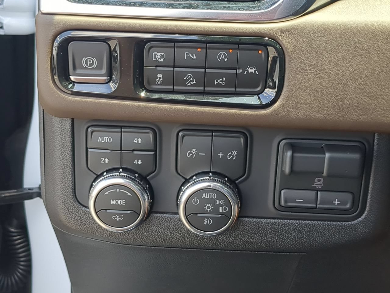 New 2026 Glacier White Tricoat GMC Denali Ultimate image 18