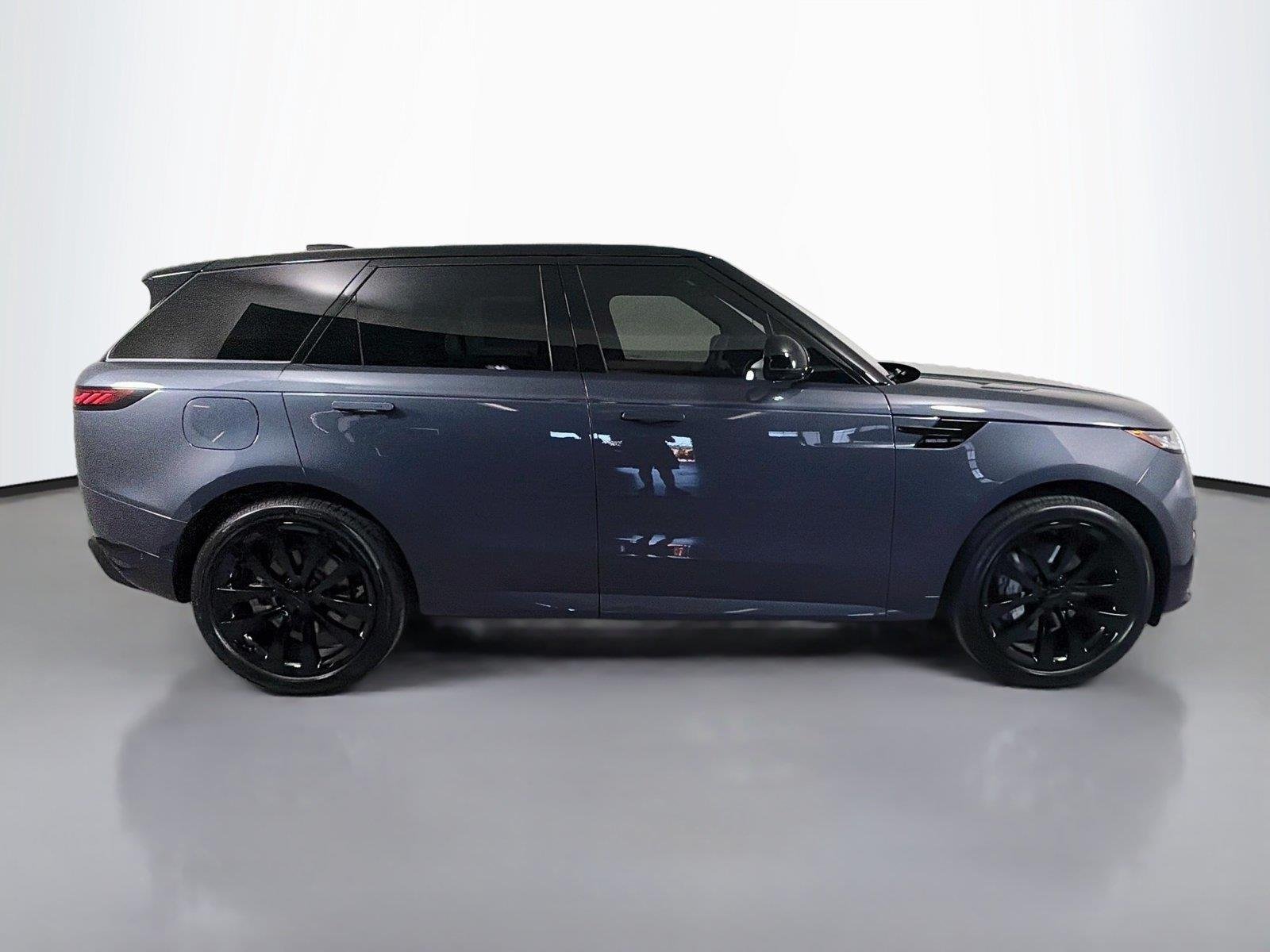 New 2027 Varesine Blue Land Rover Dynamic SE image 4