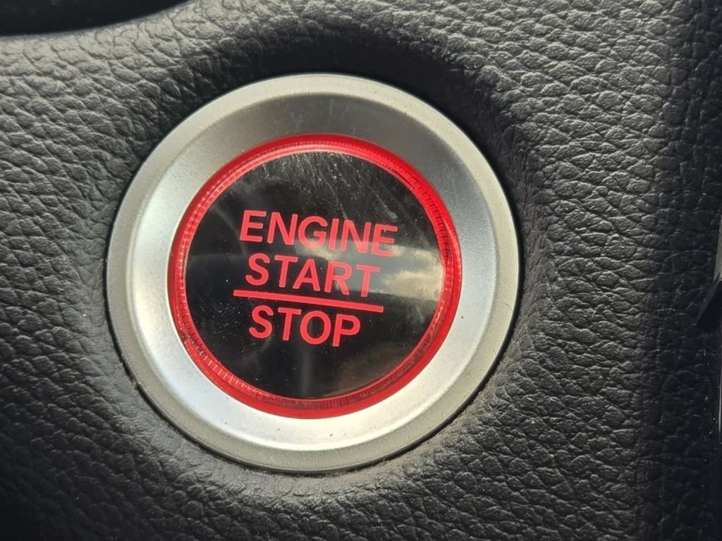 Used 2022 White Honda EX image 31