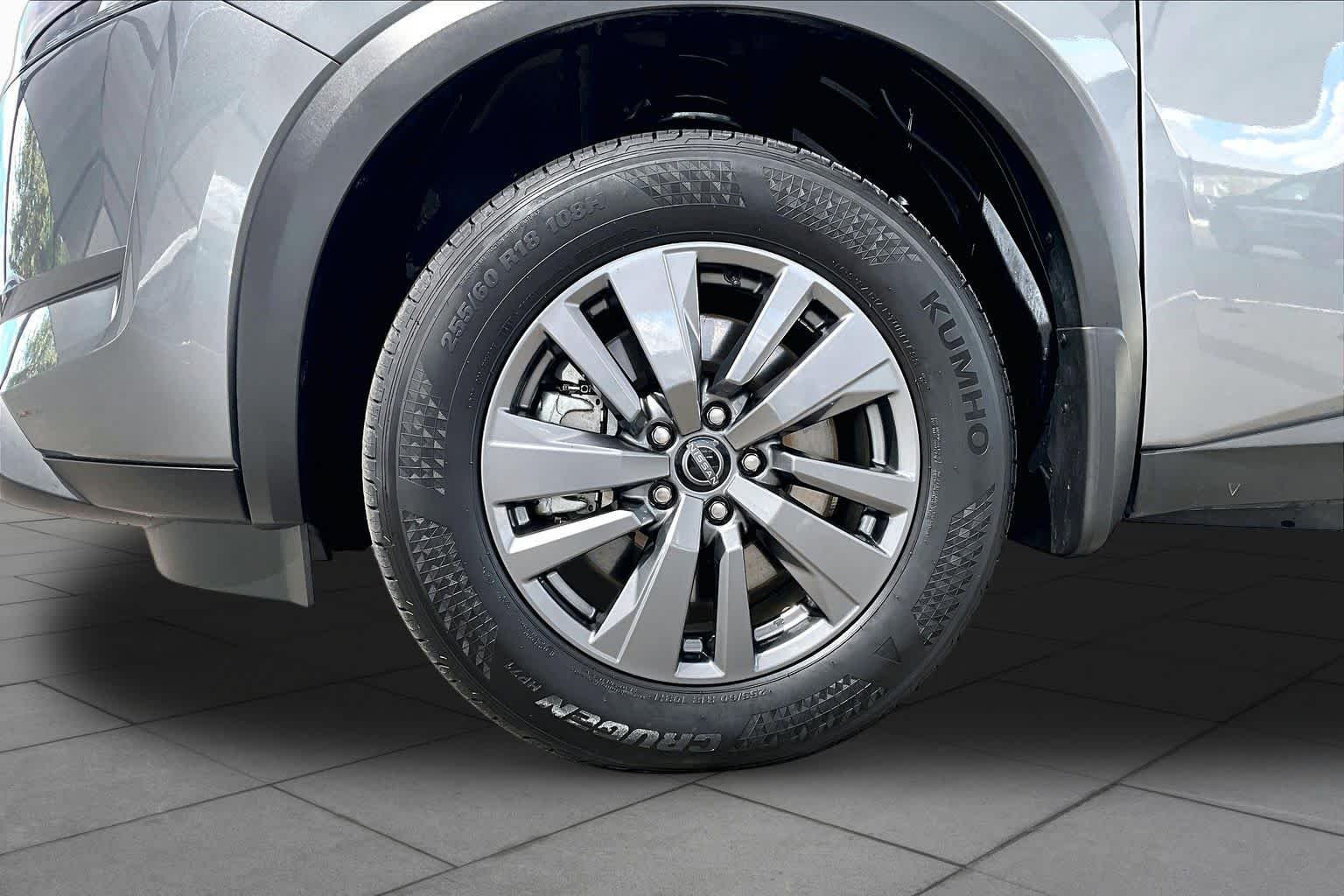 Certified Used 2025 Gun Metallic Nissan SV image 11