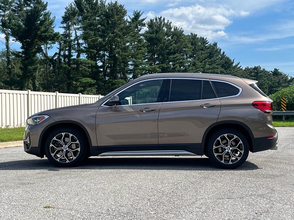 Used 2020 Beige BMW xDrive28i image 4