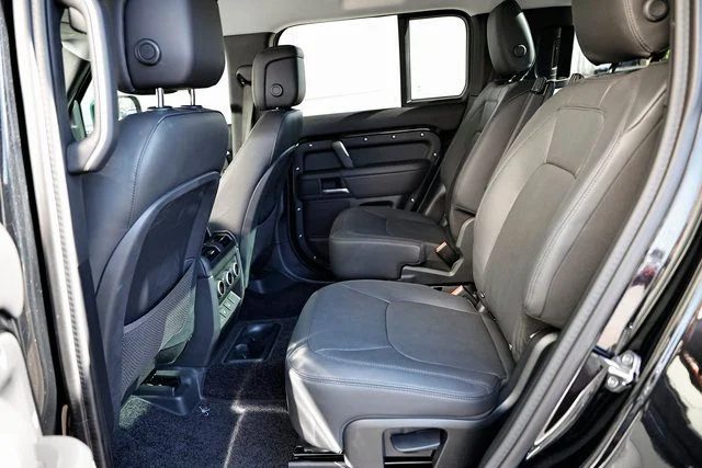 2025 Land Rover Defender S - Photo 23