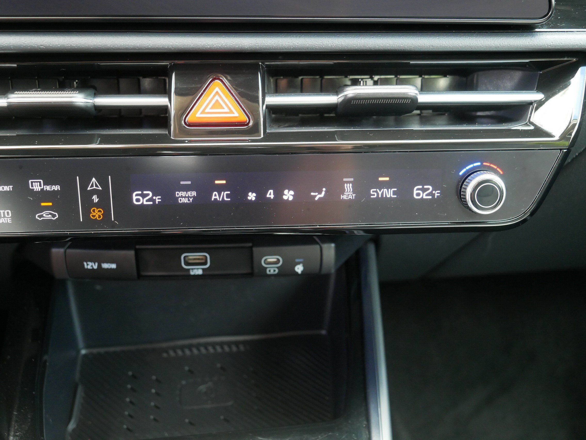 Used 2024 Graphite Gray Kia Wind image 23