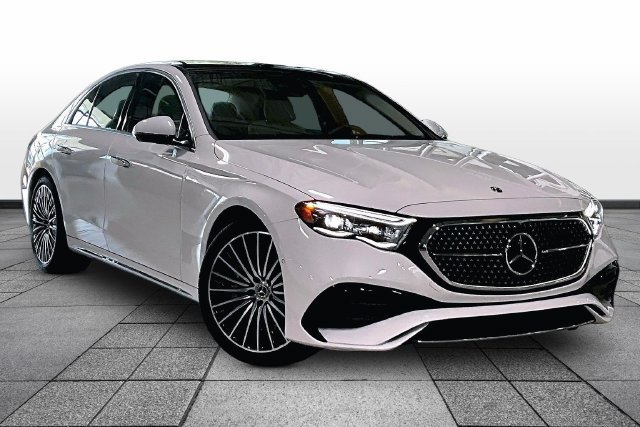 New 2026 MANUFAKTUR Moonlight White Metallic Mercedes-Benz E 450 image 28