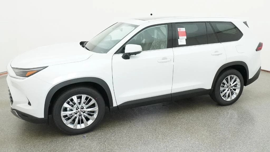 New 2026 Wind Chill Pearl Toyota Platinum image 19