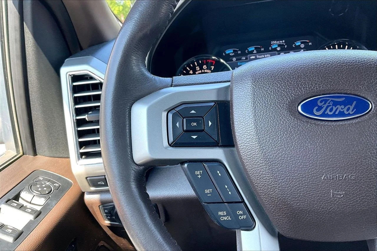 Used 2016 White Ford King Ranch image 32