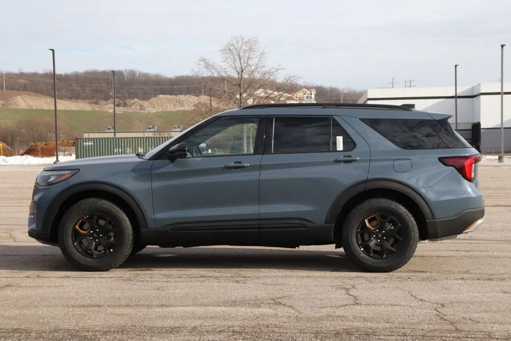 New 2026 Vapor Blue Metallic Ford Tremor® image 5
